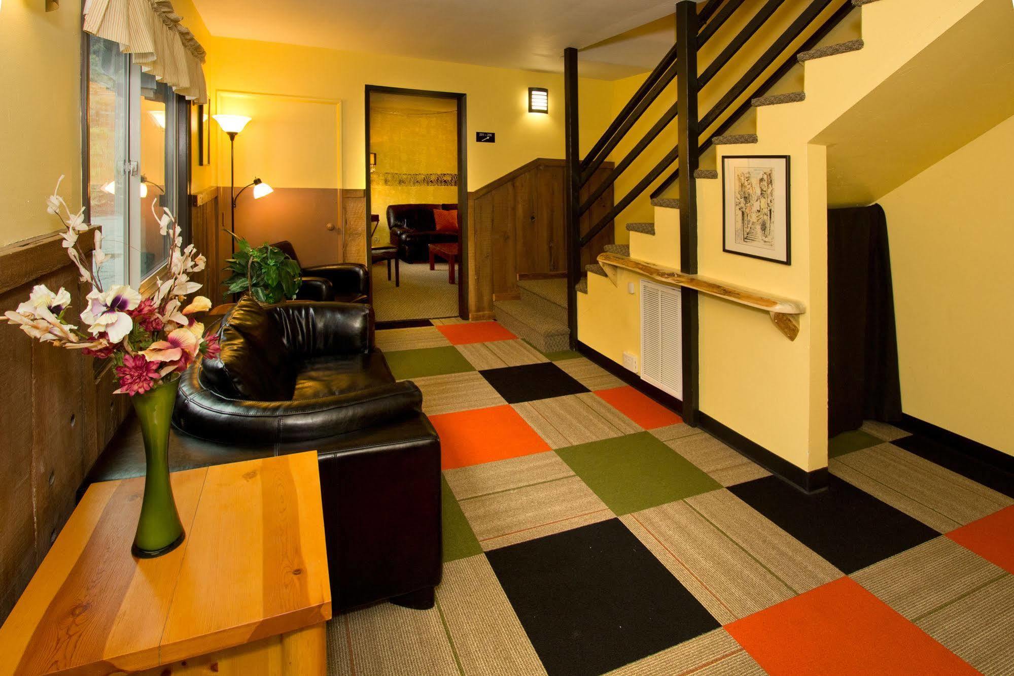 Moderne Hostel Маммот Лейкс Экстерьер фото
