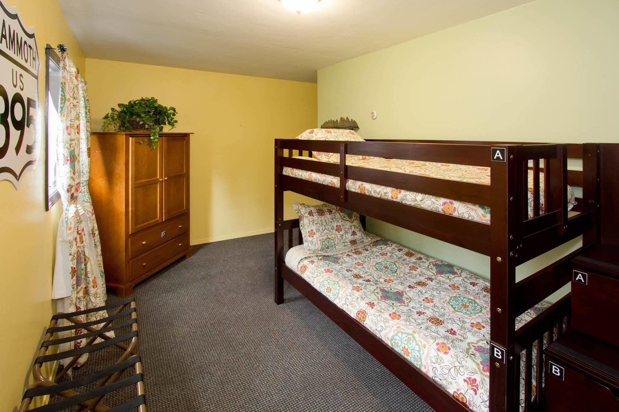 Moderne Hostel Маммот Лейкс Экстерьер фото