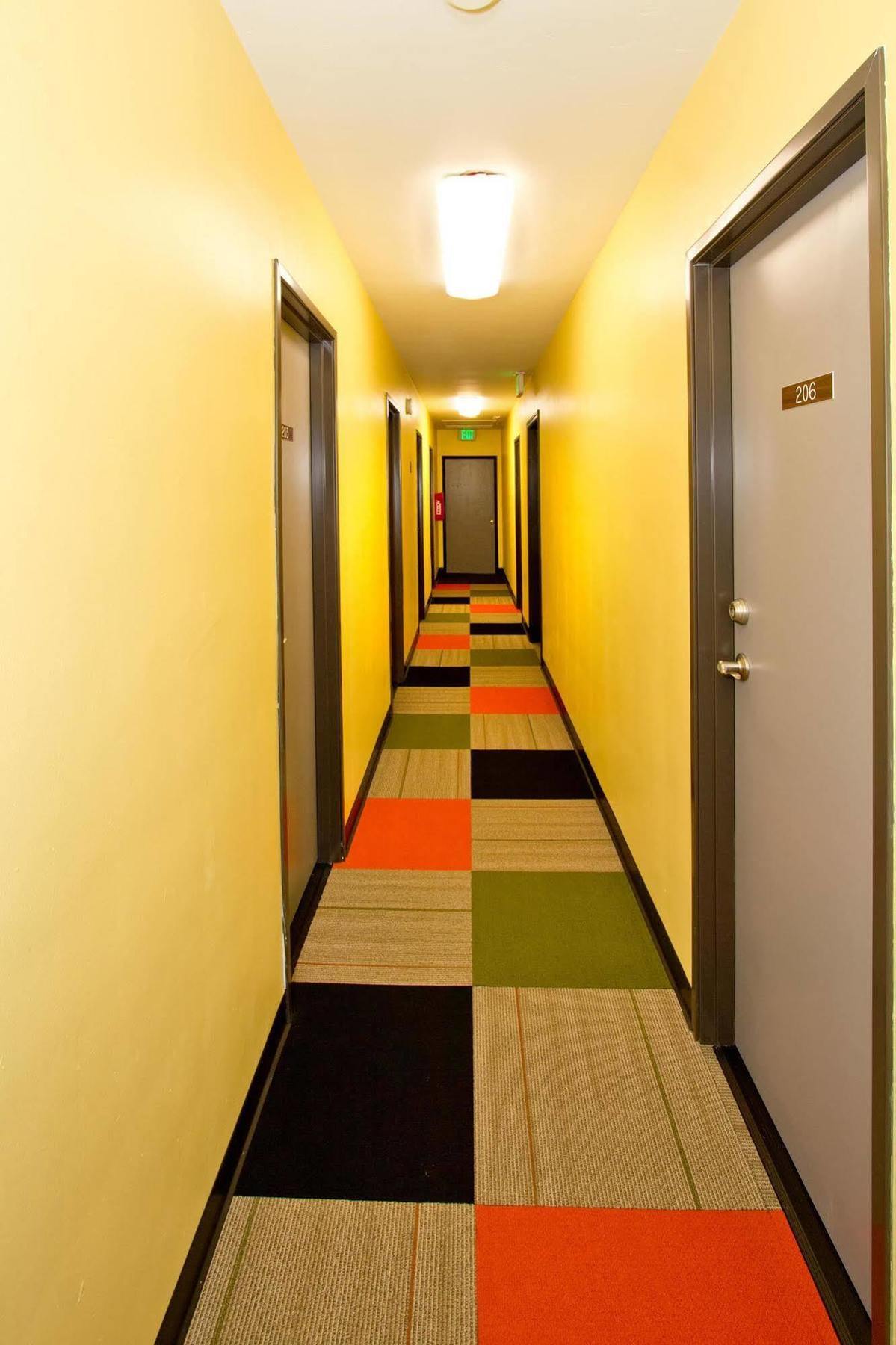 Moderne Hostel Маммот Лейкс Экстерьер фото